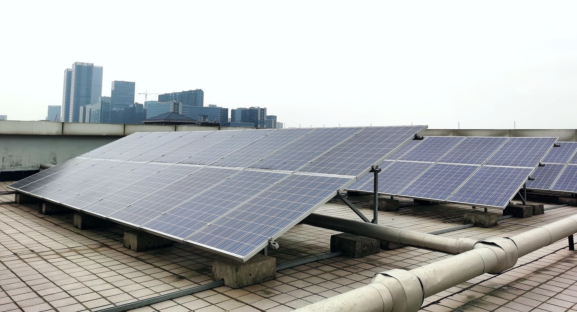 a row of solar panels sitting on top of a roof