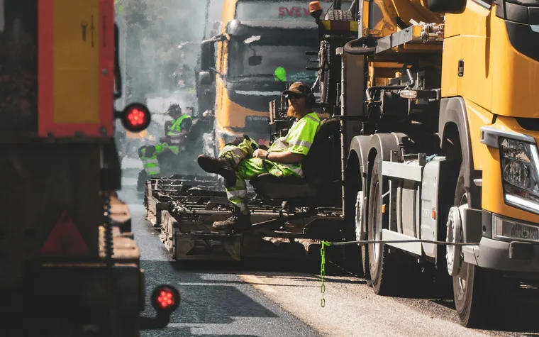 Lucrative Asphalt Paving Contractor Jobs: Build a Solid Career Today!